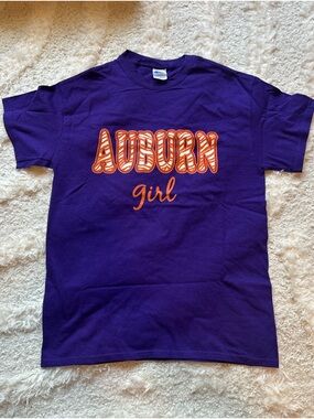 Gildan Purple Tee with Orange Auburn Girl Graphic Women’s Medium